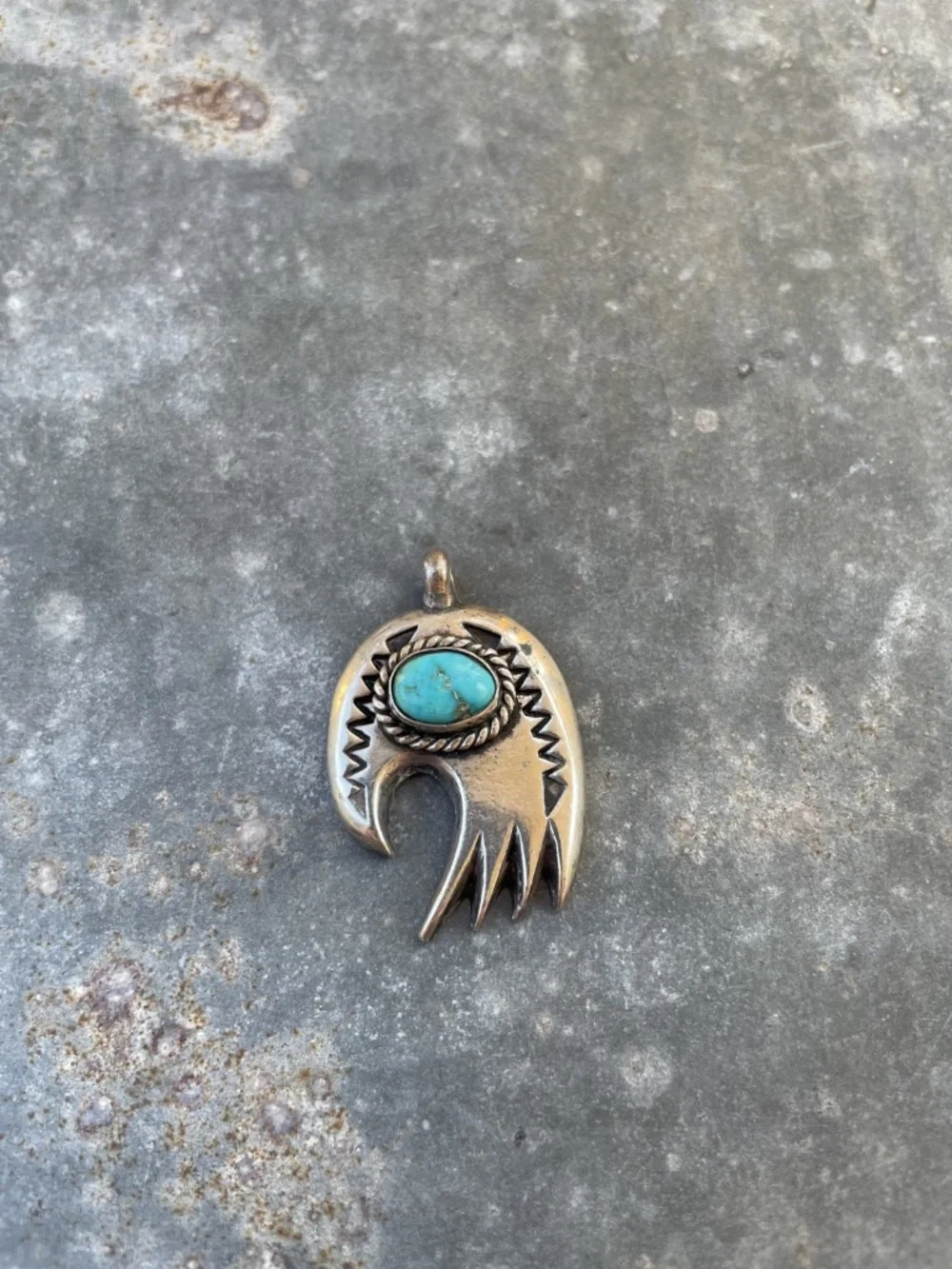 Vintage Badger Paw Old Pawn Turquoise and Sterling Silver Pendant - Picture 4 of 4